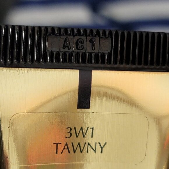 Estee Lauder Futurist Hydra Rescue Moisturizing Foundation Shades: 3W1 or 1N1 - Picture 6 of 15